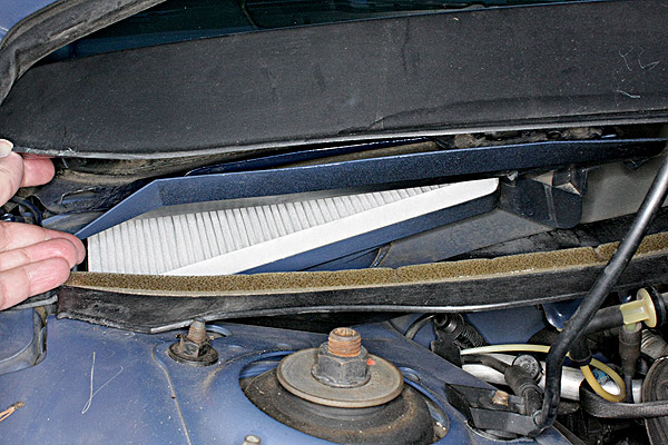 2000 Chrysler grand voyager cabin air filter location